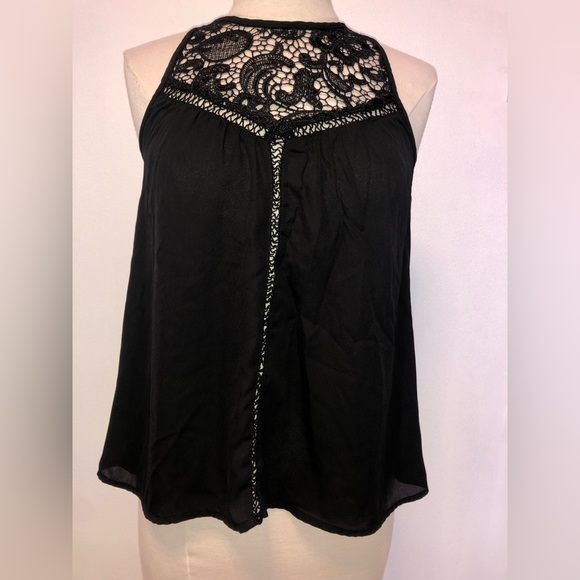 Black tank top with opening in the back - Picture 2 of 5